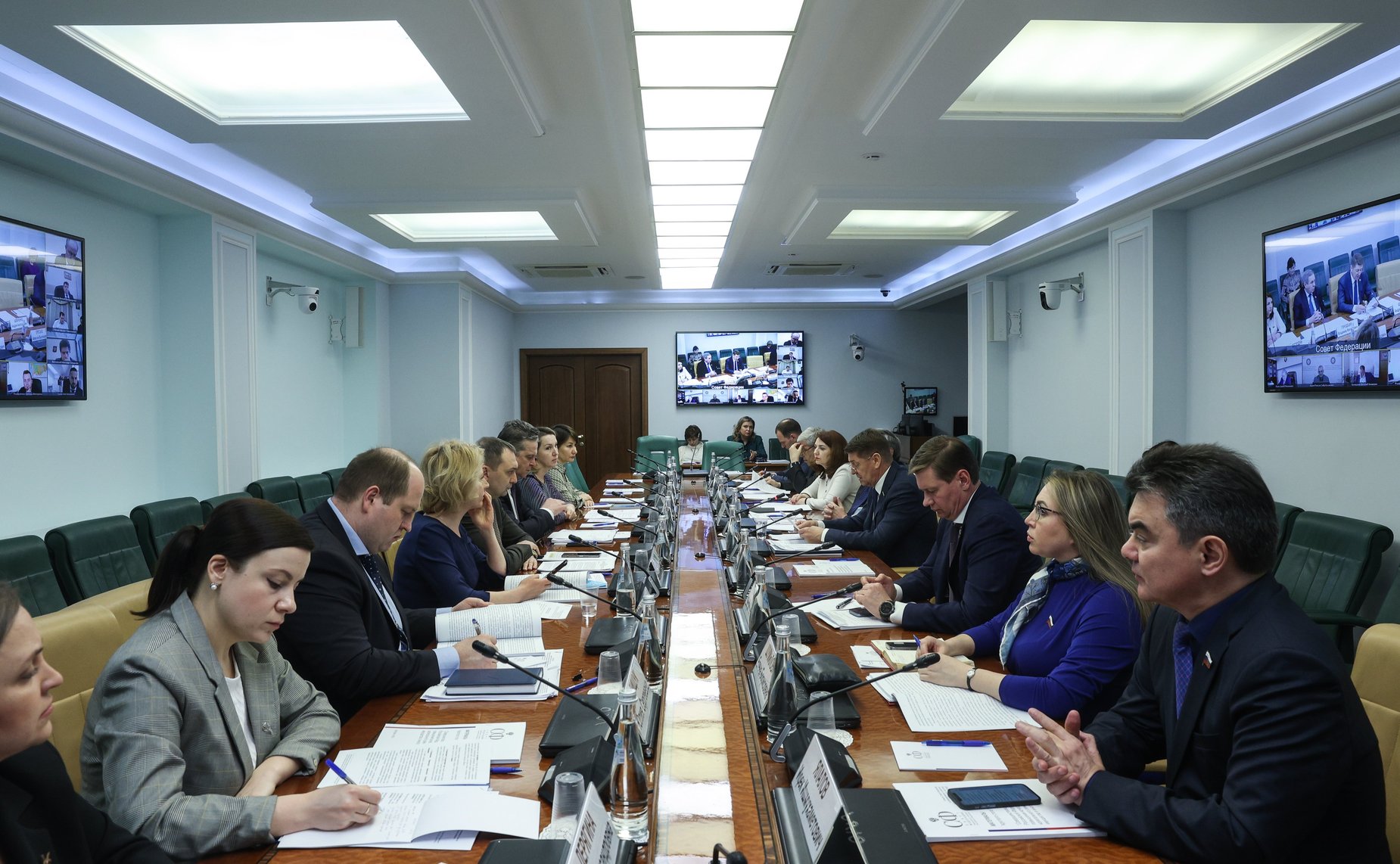 Круглый стол Комитета СФ по федеративному устройству, региональной политике, МСУ и делам Севера