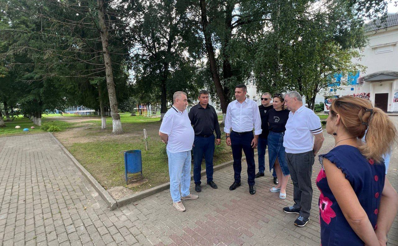 Анатолий Артамонов в рамках рабочей поездки в регион посетил строительво социальных объектов