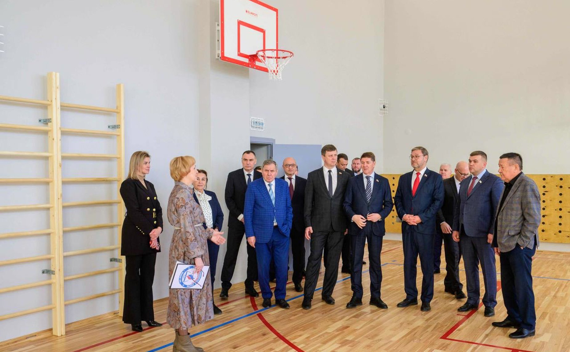 В рамках рабочей поездки сенаторы РФ совместно с главой Республики Марий Эл Юрием Зайцевым посетили в Йошкар-Оле универсальный крытый легкоатлетический манеж «Арена Марий Эл», учебный корпус Училища Олимпийского резерва