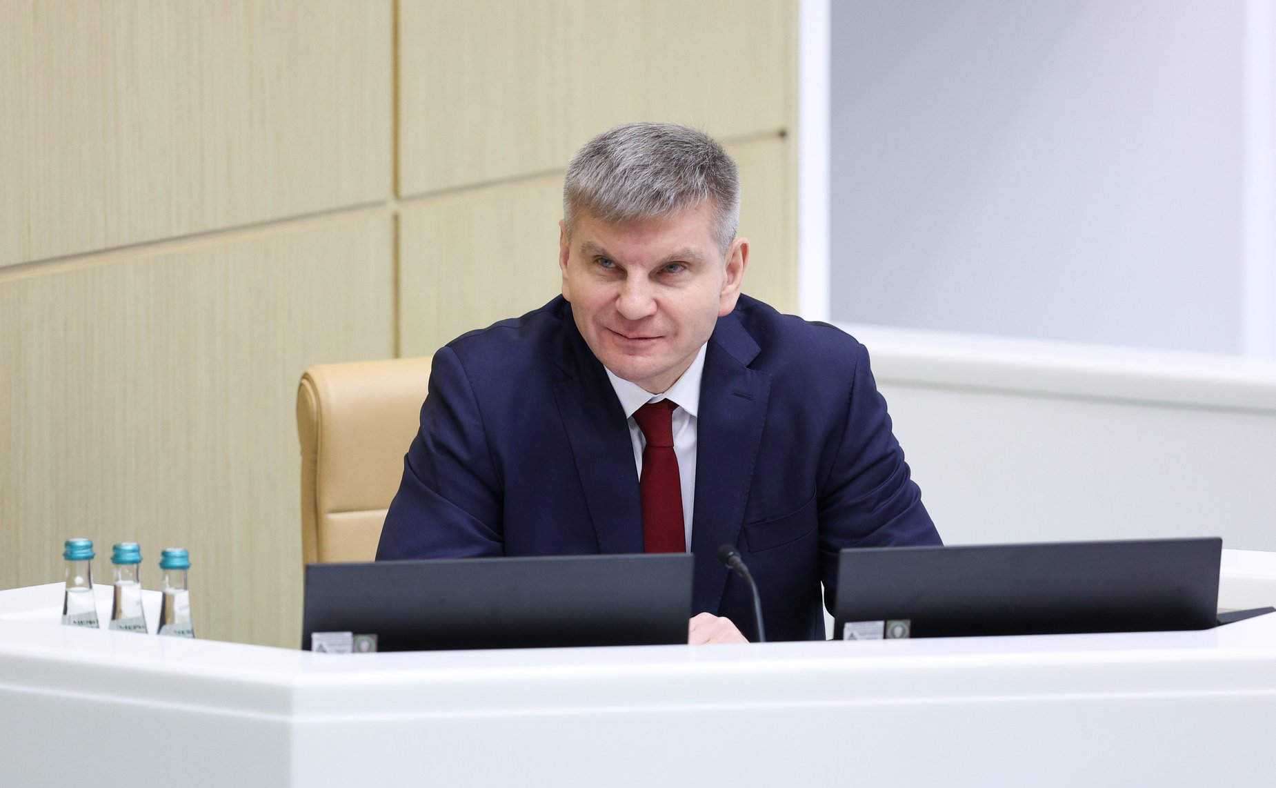 Геннадий Голов