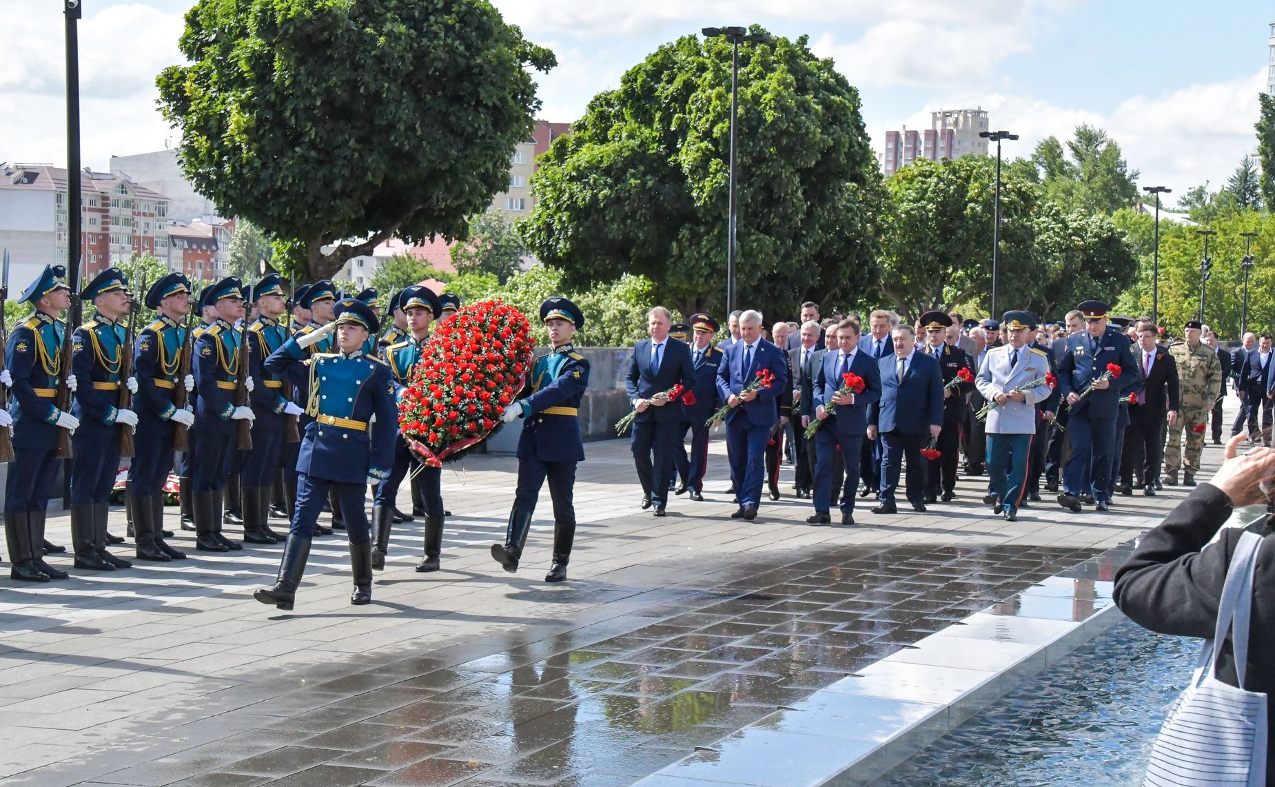 Сергей Лукин почтил память воинов, павших в Великой Отечественной войне