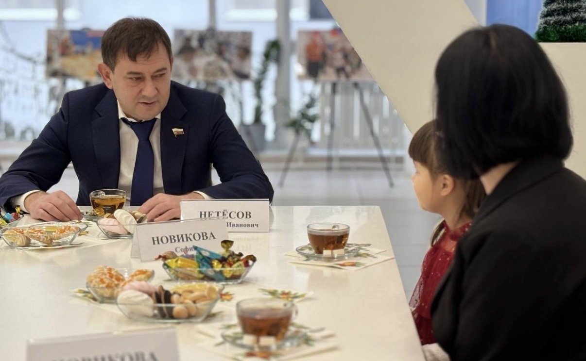 Владимир Нетёсов исполнил мечту юной жительницы Воронежа с «Елки желаний»