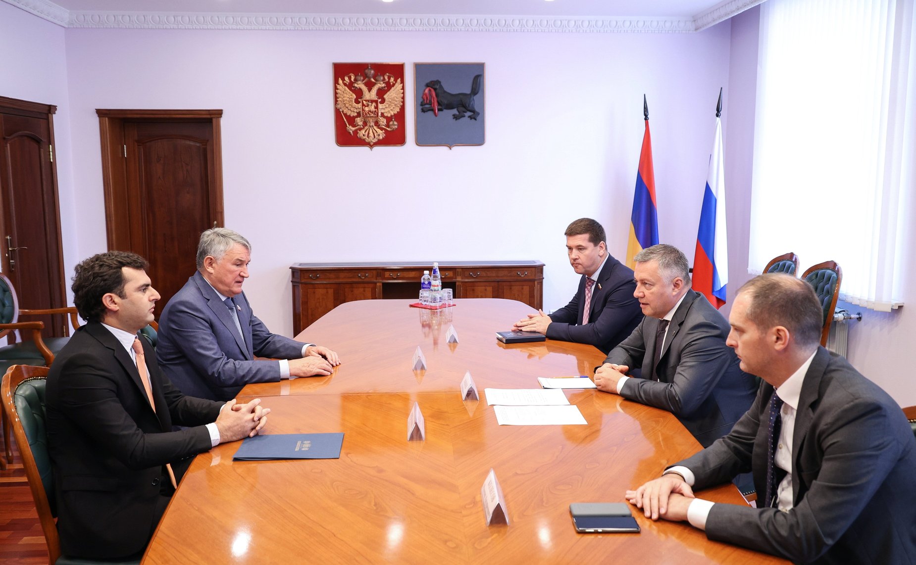 Встреча заместителя Председателя Совета Федерации Юрия Воробьева и заместителя Председателя Национального Собрания Республики Армения Акоба Аршакяня с губернатором Иркутской области Игорем Кобзевым