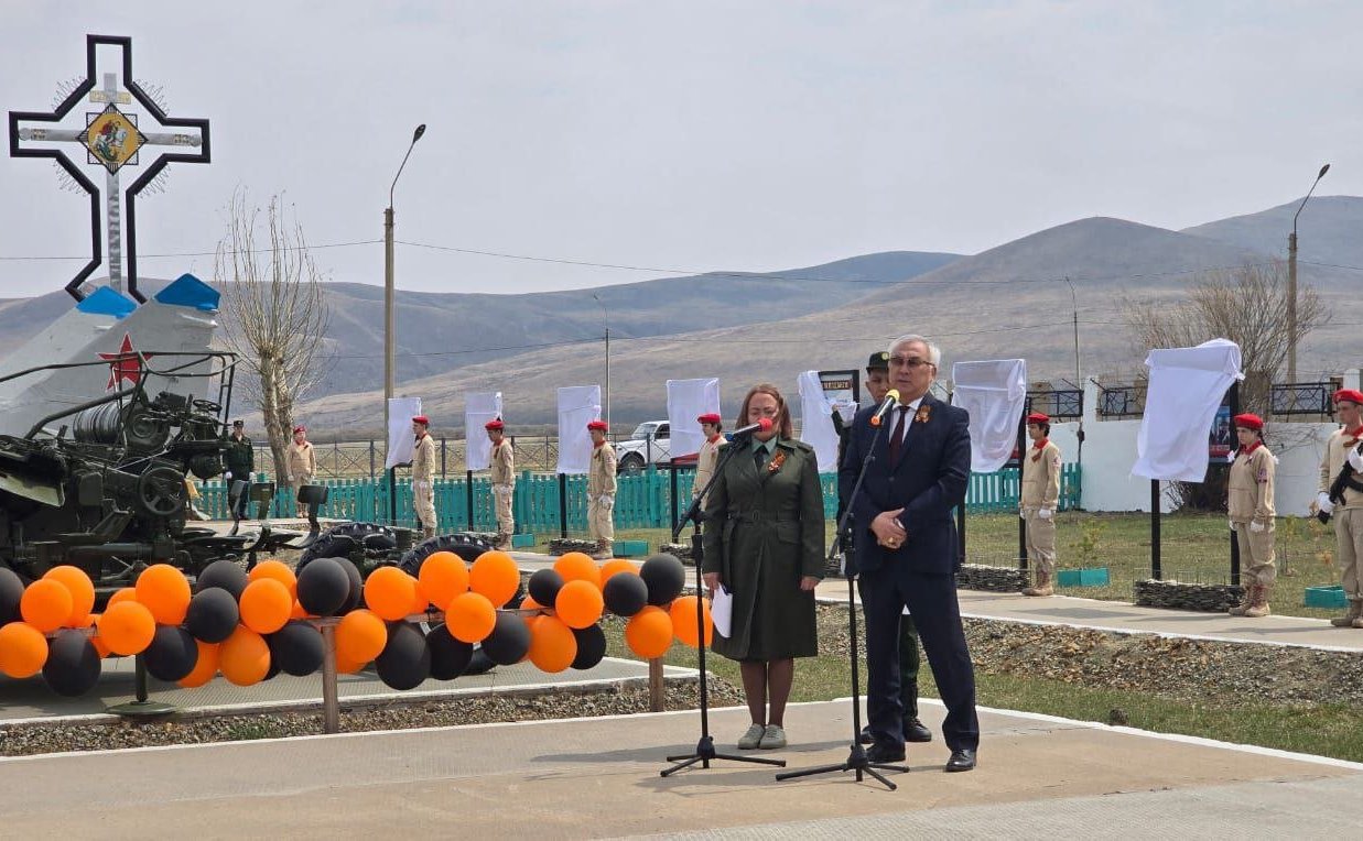 Баир Жамсуев принял участие в торжественных мероприятиях, посвященных 80-ой годовщине Великой Победы, в Могойтуйском муниципальном округе