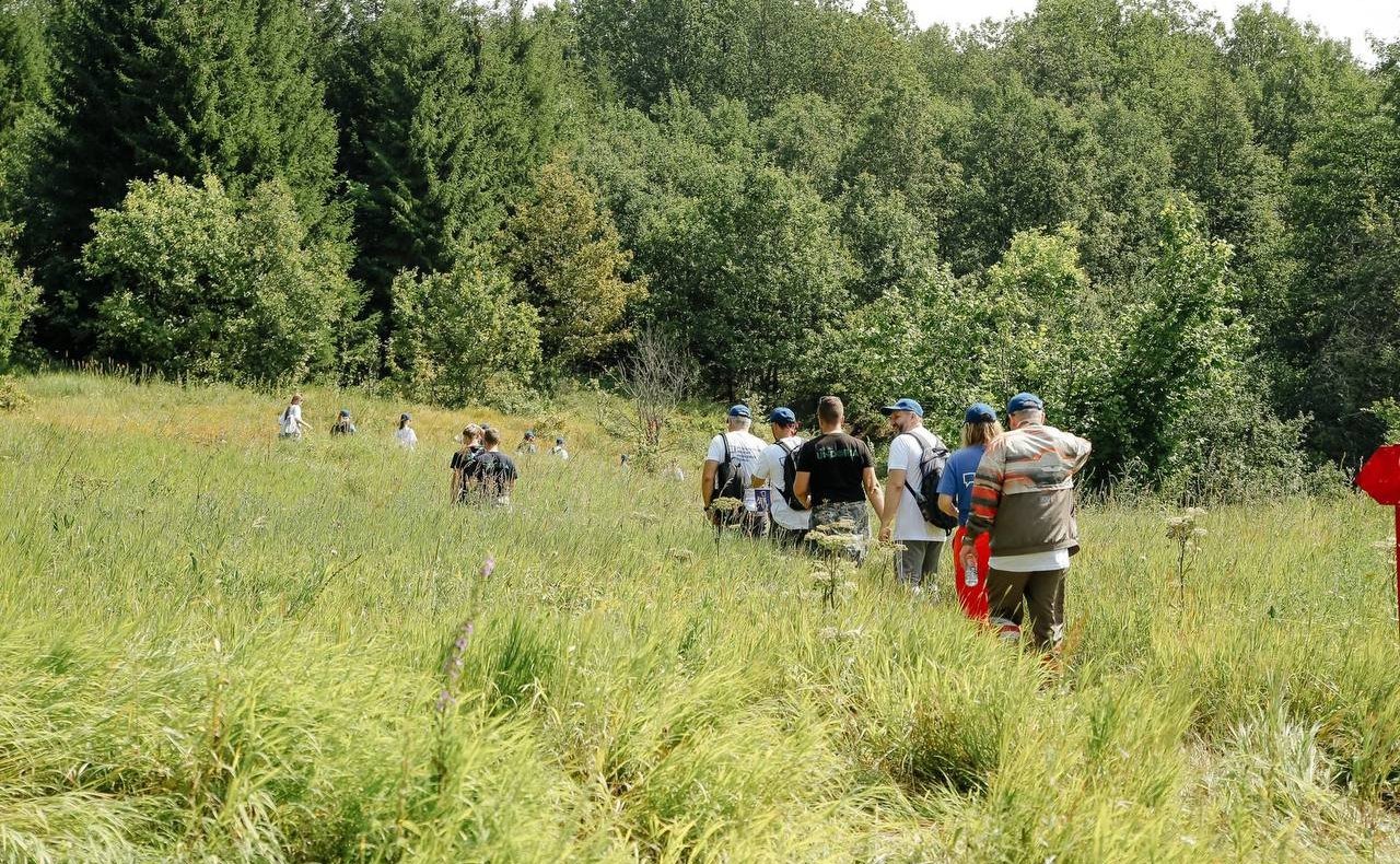 Айрат Гибатдинов вместе с активистами молодежных объединений региона принял участие в экопроекте «Экологическая тропа Ундория»