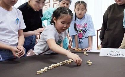 Баир Жамсуев принял участие в первом турнире Героя России Балдана Цыдыпова по бурятской народной игре «Шагай наадан», посвященный Году семьи в России