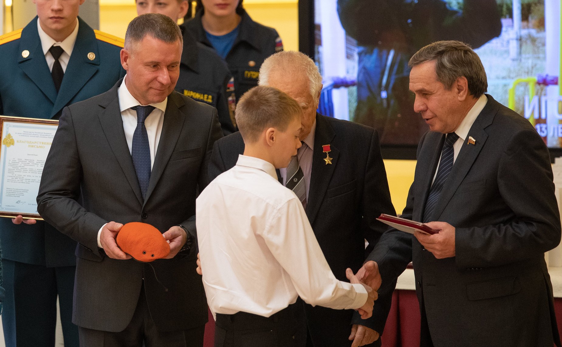 Награждение детей и подростков, проявивших мужество в экстремальных ситуациях и спасших человеческие жизни