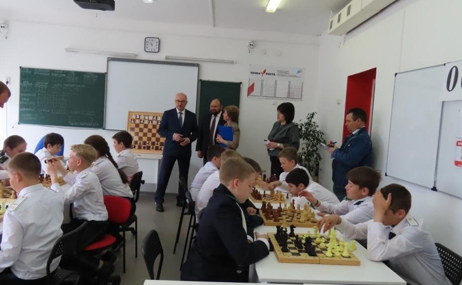 Олег Цепкин побывал в школах Челябинской области и оценил готовность к обучению шахматам