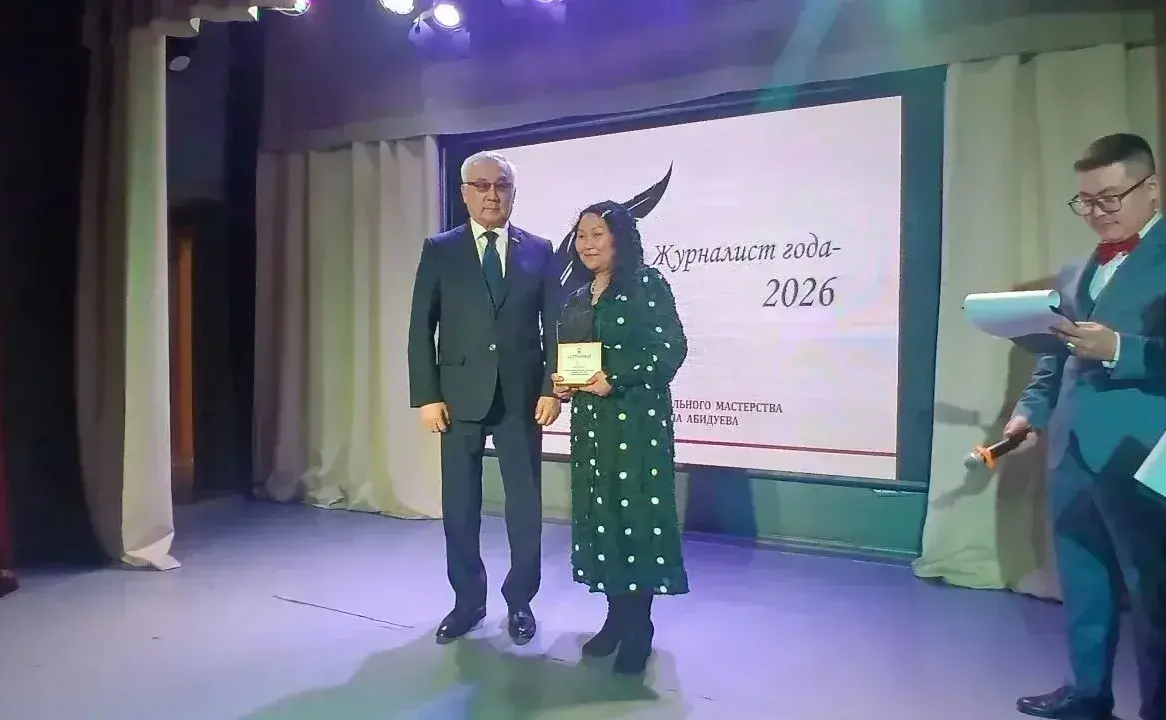 Баир Жамсуев в рамках региональной недели в п. Агинское принял участие в торжественной церемонии награждения премией «Журналист года»