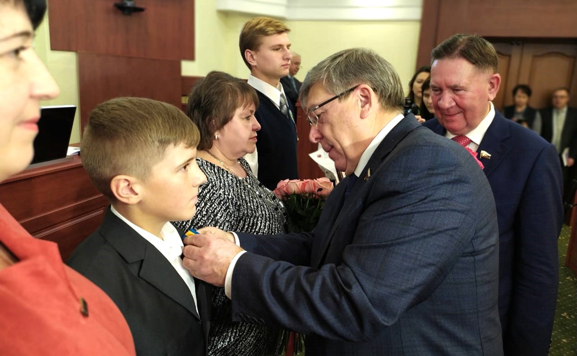 Валерий Рязанский и Александр Михайлов в Курске наградили детей-героев