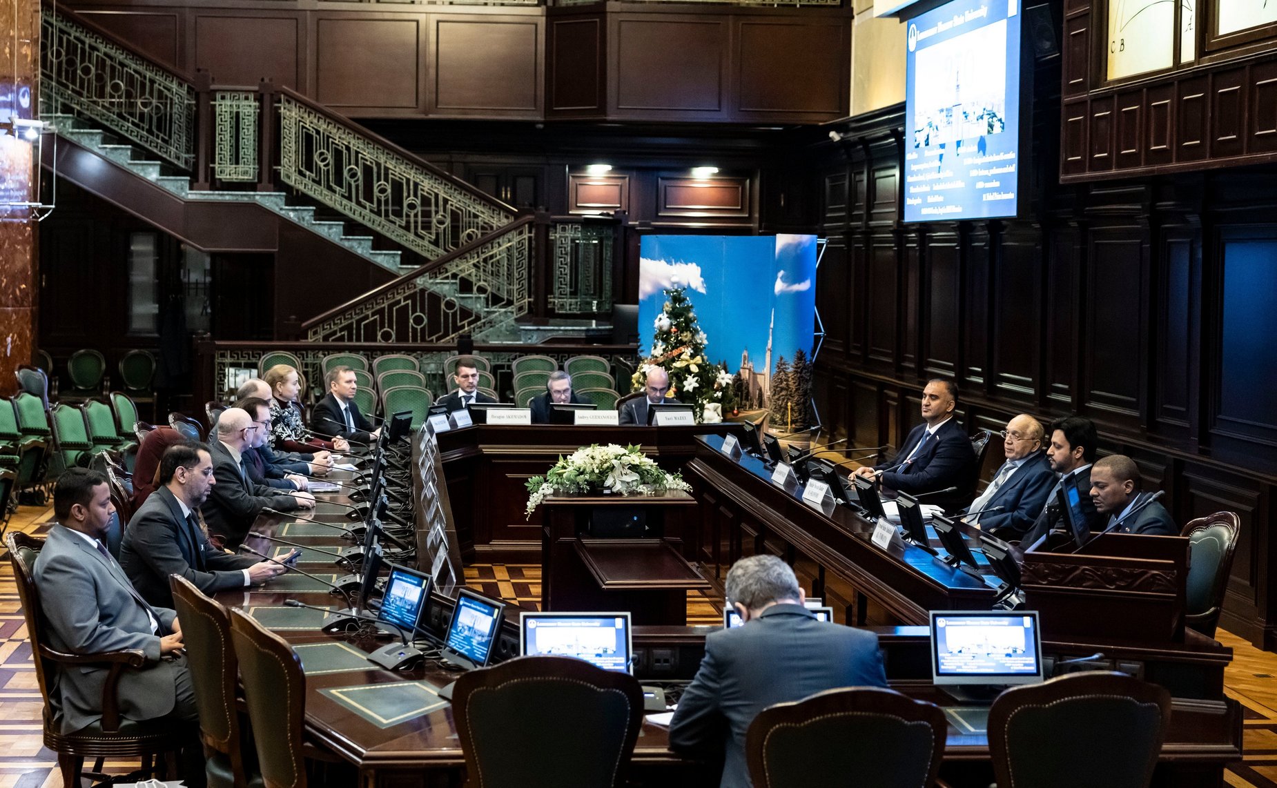 Мохмад Ахмадов принял участие в ряде встреч, состоявшихся в рамках рабочего визита делегации группы дружбы с Российской Федерацией Государственного совета Султаната Оман