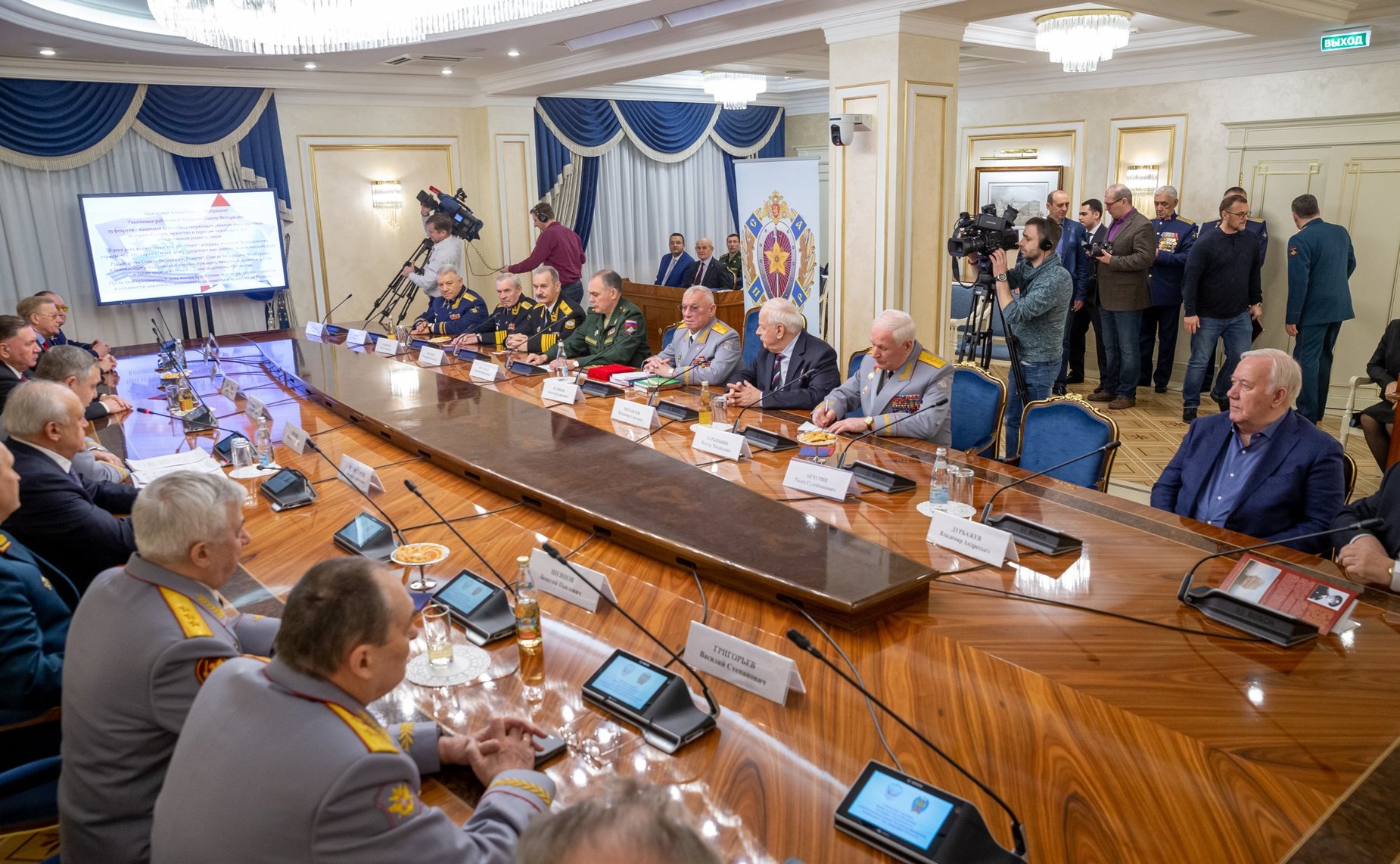 Совместное заседание Комитета СФ по обороне и безопасности и Клуба военачальников РФ и открытие выставки произведений художника-мариниста Павла Бойко