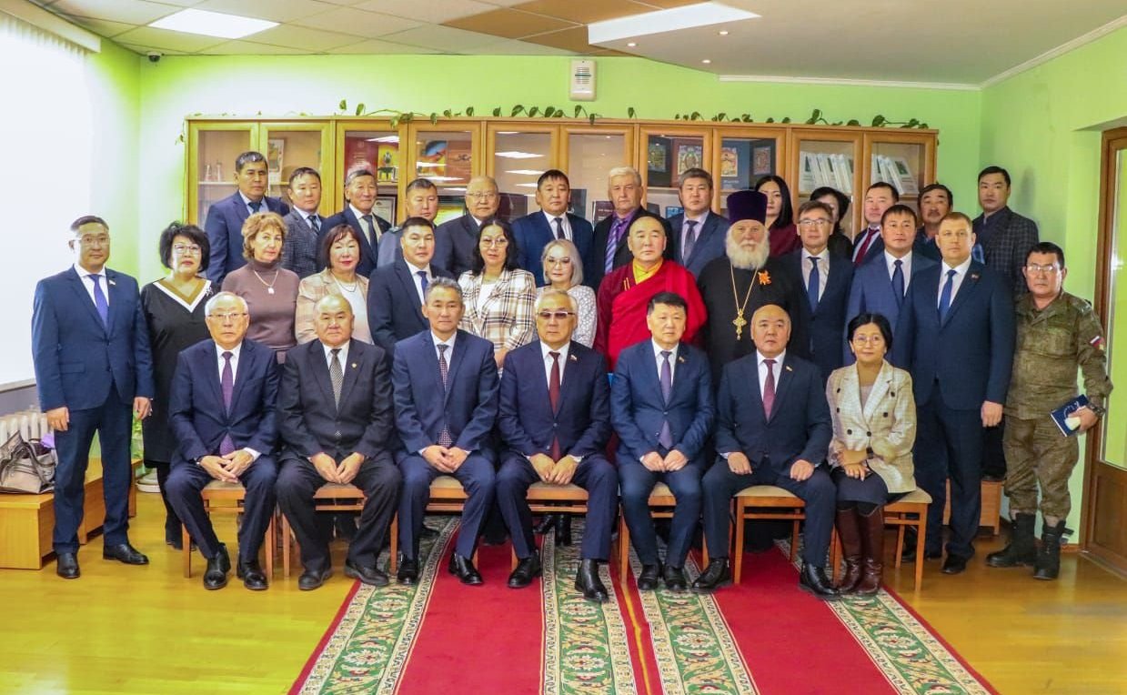Баир Жамсуев в поселке Агинское принял участие в первом организационном заседании Собрания представителей Агинского Бурятского округа