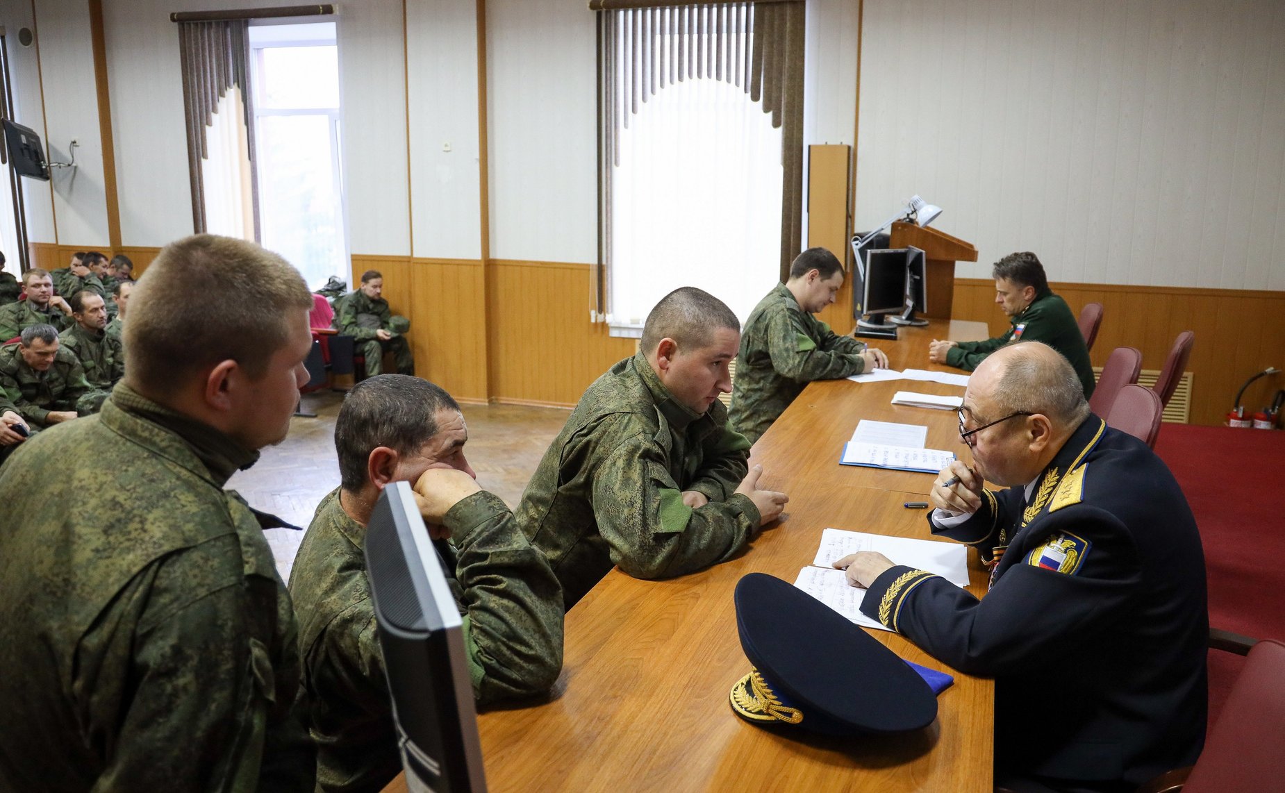 Николай Кондратюк провел встречу с мобилизованными жителями Пензенской области