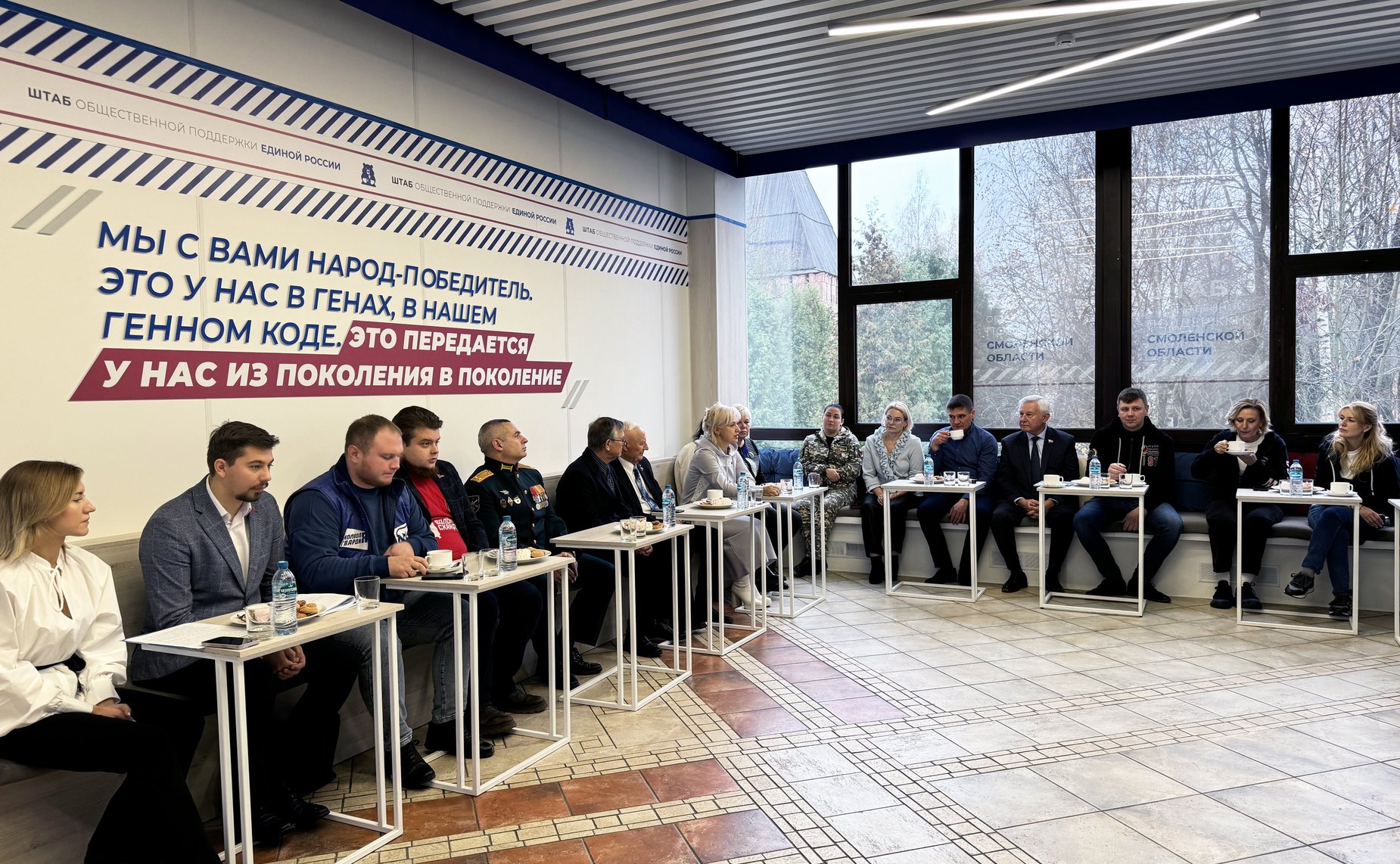 Сенаторы РФ провели встречу с представителями Фонда «Защитники Отечества» и посетили выставку «Мамино сердце»