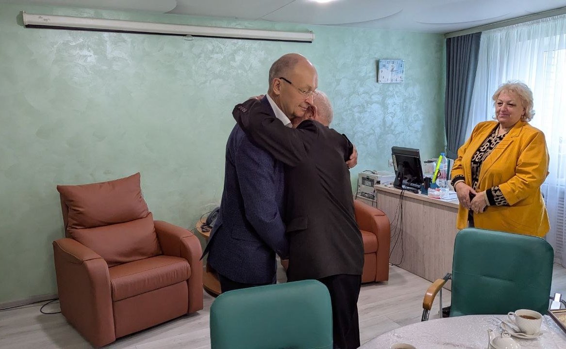 Владимир Киселев поздравил с праздником участника Великой Отечественной войны