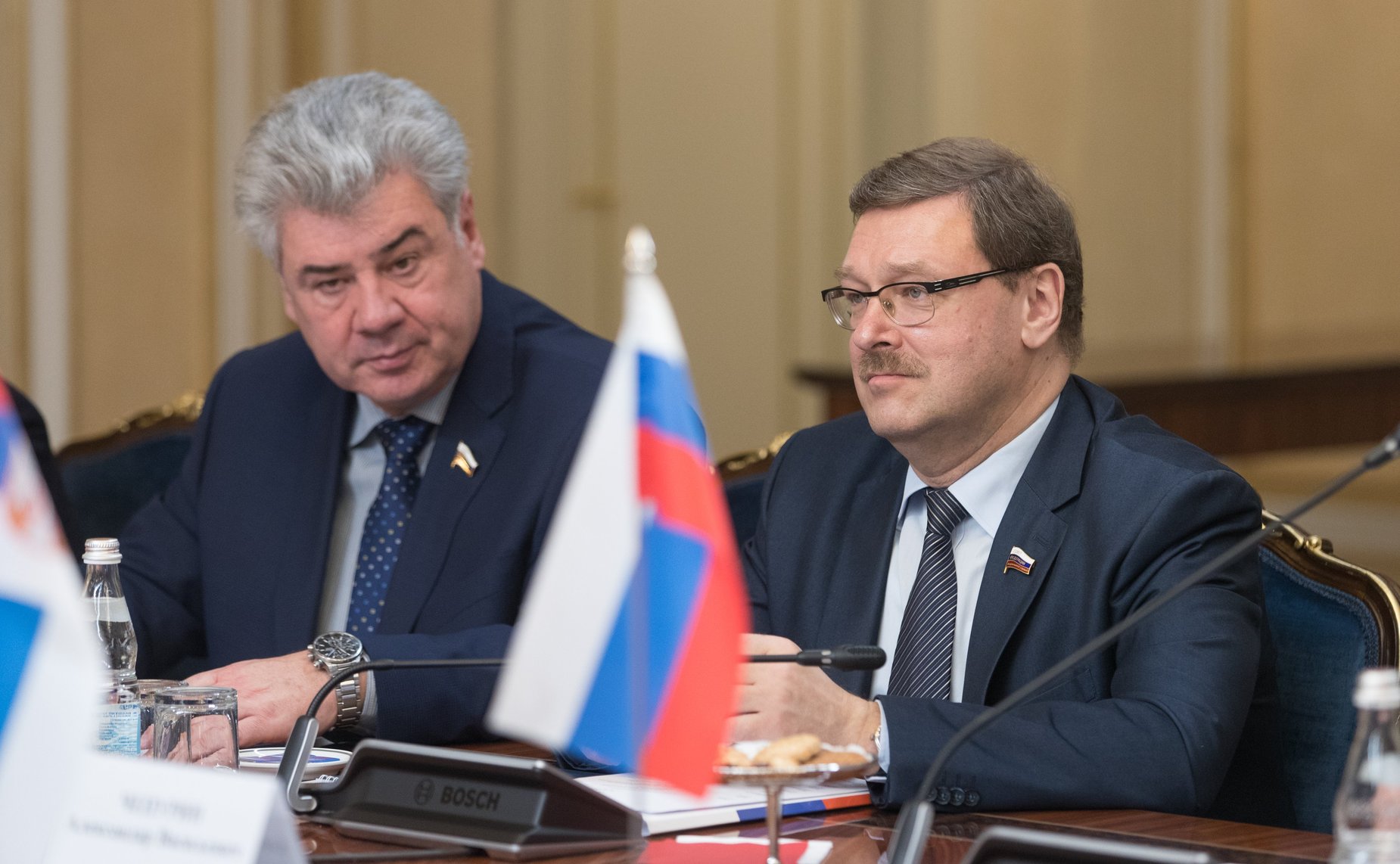 Председатель Комитета СФ по обороне и безопасности Виктор Бондарев и председатель Комитета СФ по международным делам Константин Косачев, 2017
