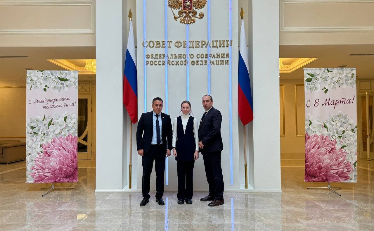 Айрат Гибатдинов встретился с победительницей Ульяновского регионального конкурса детского рисунка «Герои СВО»