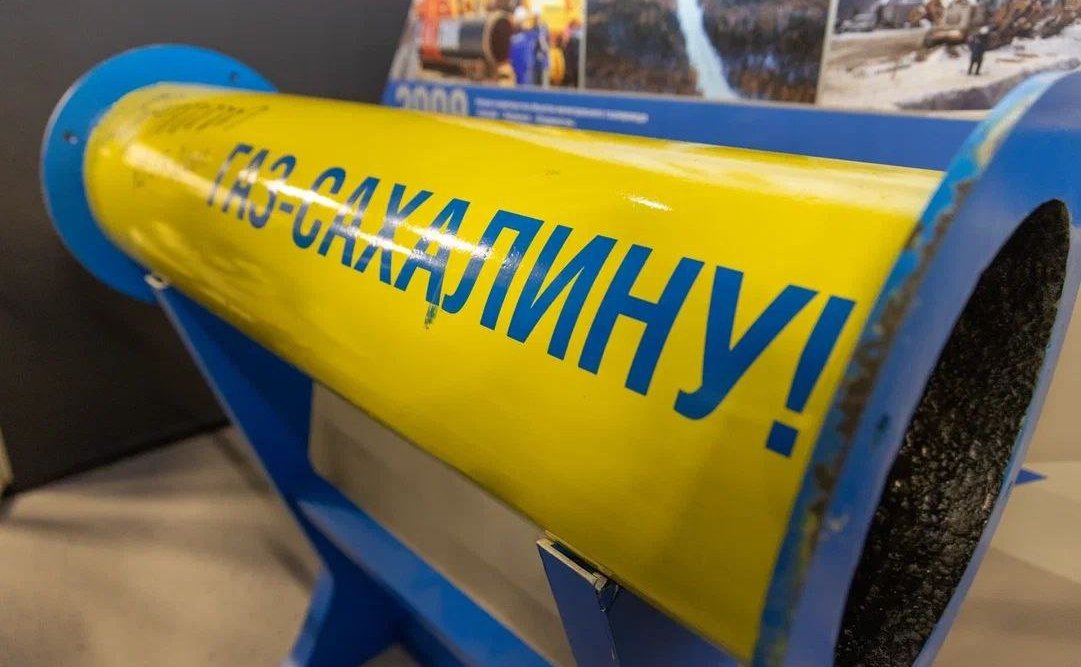 Андрей Хапочкин совместно с губернатором Валерием Лимаренко принял участие в открытии выставки «Сахалинские традиции. Нам есть чем гордиться»