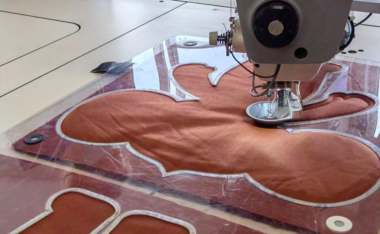 Артем Малащенков совместно с активистами «Движения Первых» из Смоленской области побывал на крупном предприятии, которое изготавливает игрушки