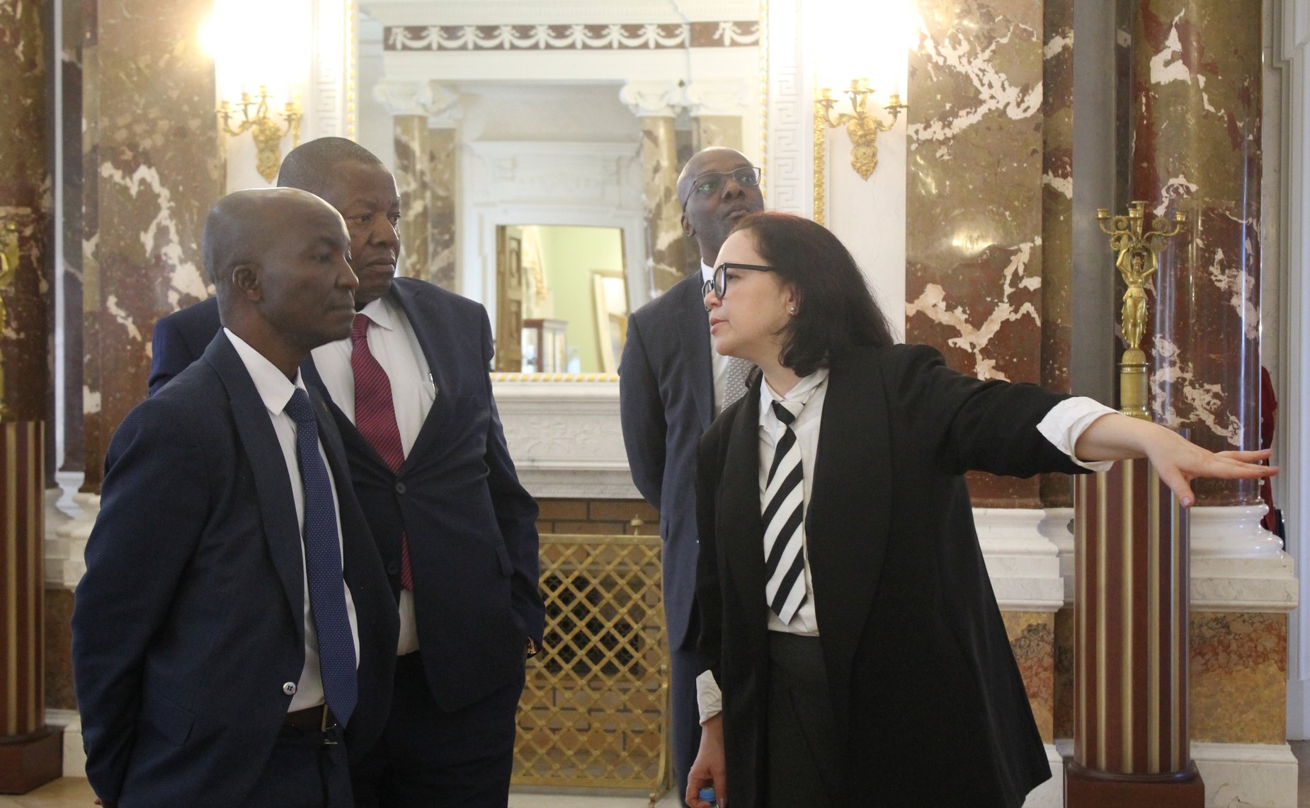 Делегация Зимбабве во главе с председателем Сената Парламента Республики Мейбл Чиномоной посетила Тверскую область. Поездка прошла в рамках официального визита в Россию, состоявшегося по приглашению Председателя СФ Валентины Матвиенко