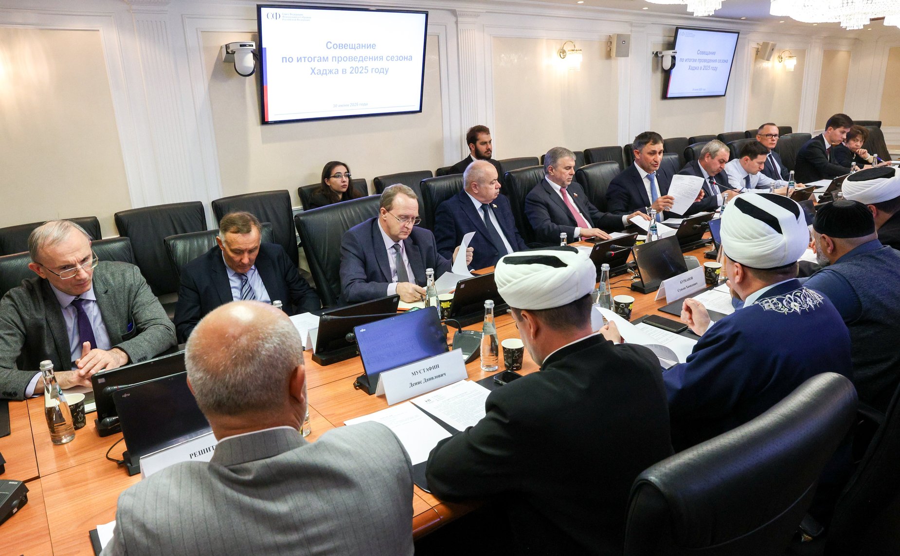 Расширенное совещание по итогам проведения хаджа 2025 года