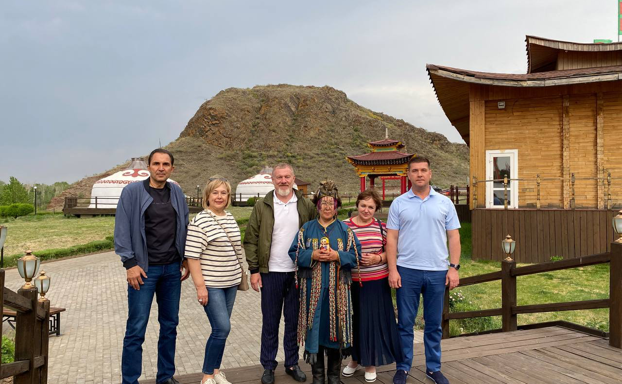 Комитет СФ по социальной политике провел в Республике Тыва выездное совещание с участием главы региона Владислава Ховалыга, представителей федеральных и региональных органов исполнительной власти