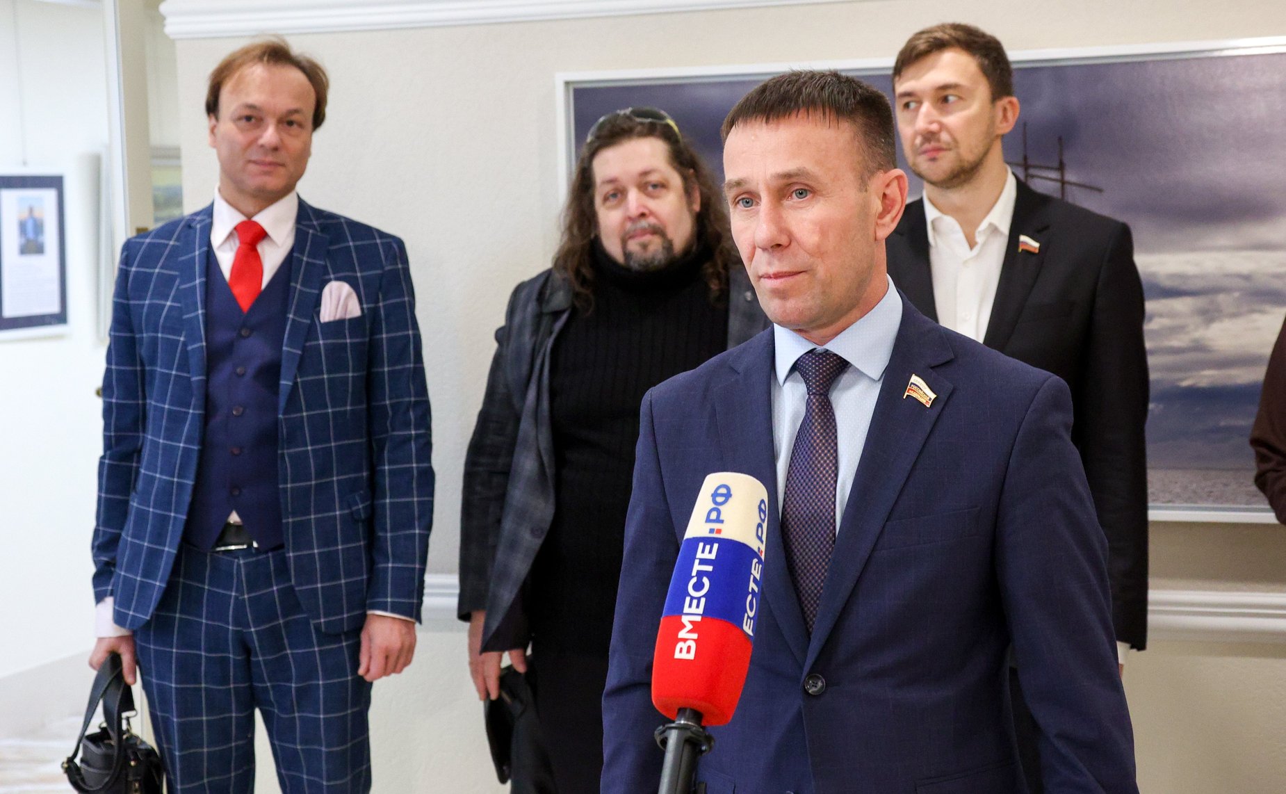 Церемония открытия выставки живописи А. Буртасенкова «Под Русским небом Крыма»