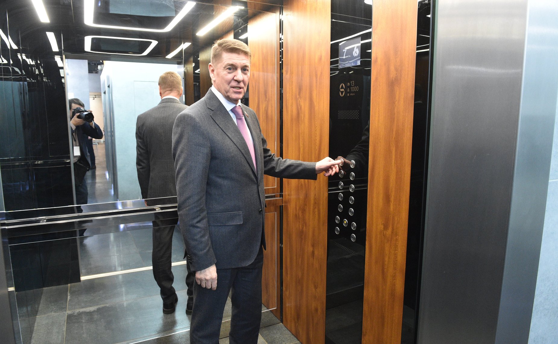 Сенаторы ознакомились с предприятием по производству лифтового оборудования акционерного общества «Щербинский лифтостроительный завод»