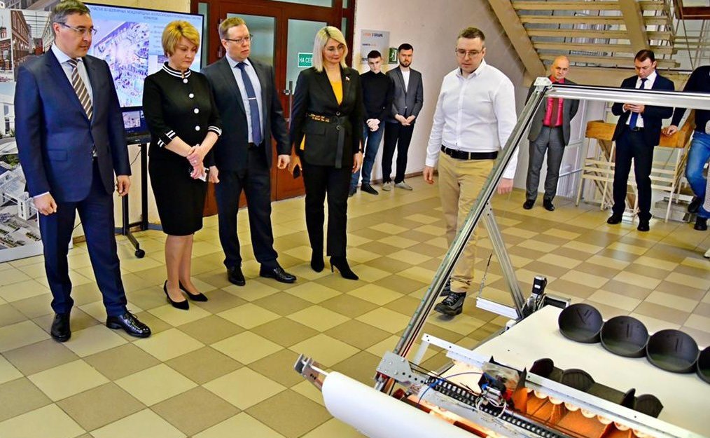 Наталия Косихина и Александр Русаков, представляющие Ярославскую область в СФ, вместе с Министром науки и высшего образования РФ Валерием Фальковым провели рабочую встречу с руководством и ведущими учеными ЯРГУ им. П.Г. Демидова