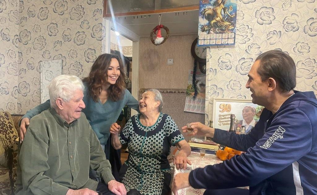 Андрей Хапочкин поздравил с наступившим Новым годом и Рождеством ветеранов Великой Отечественной войны