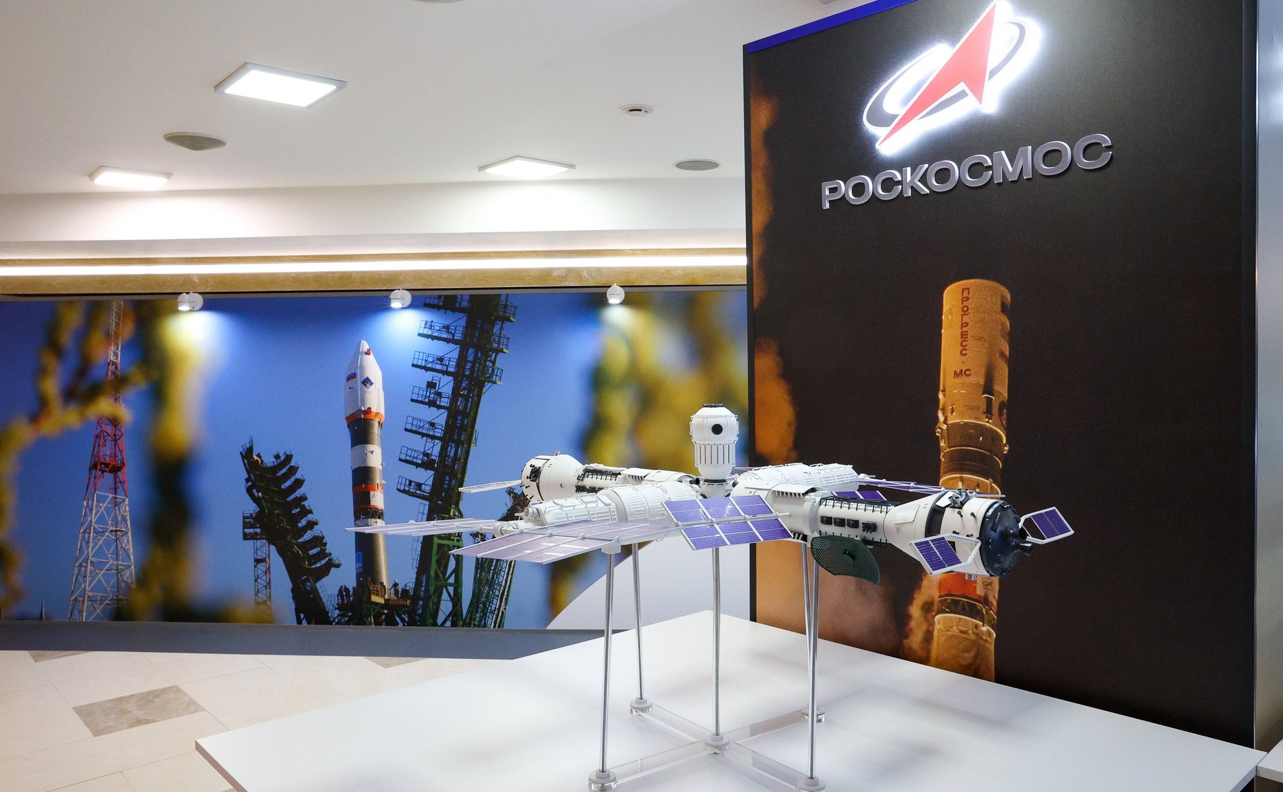 В Совете Федерации состоялось открытие выставки Госкорпорации «Роскосмос»