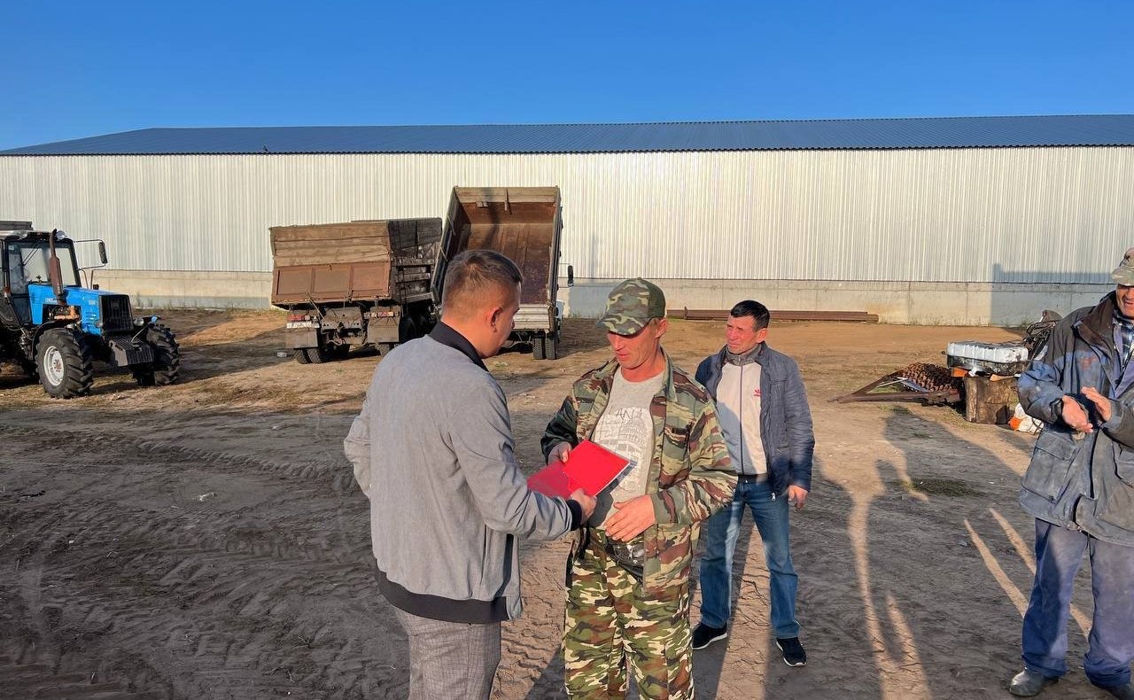 Айрат Гибатдинов в преддверии Дня работника сельского хозяйства и перерабатывающей промышленности посетил ряд агропромышленных предприятий Ульяновской области