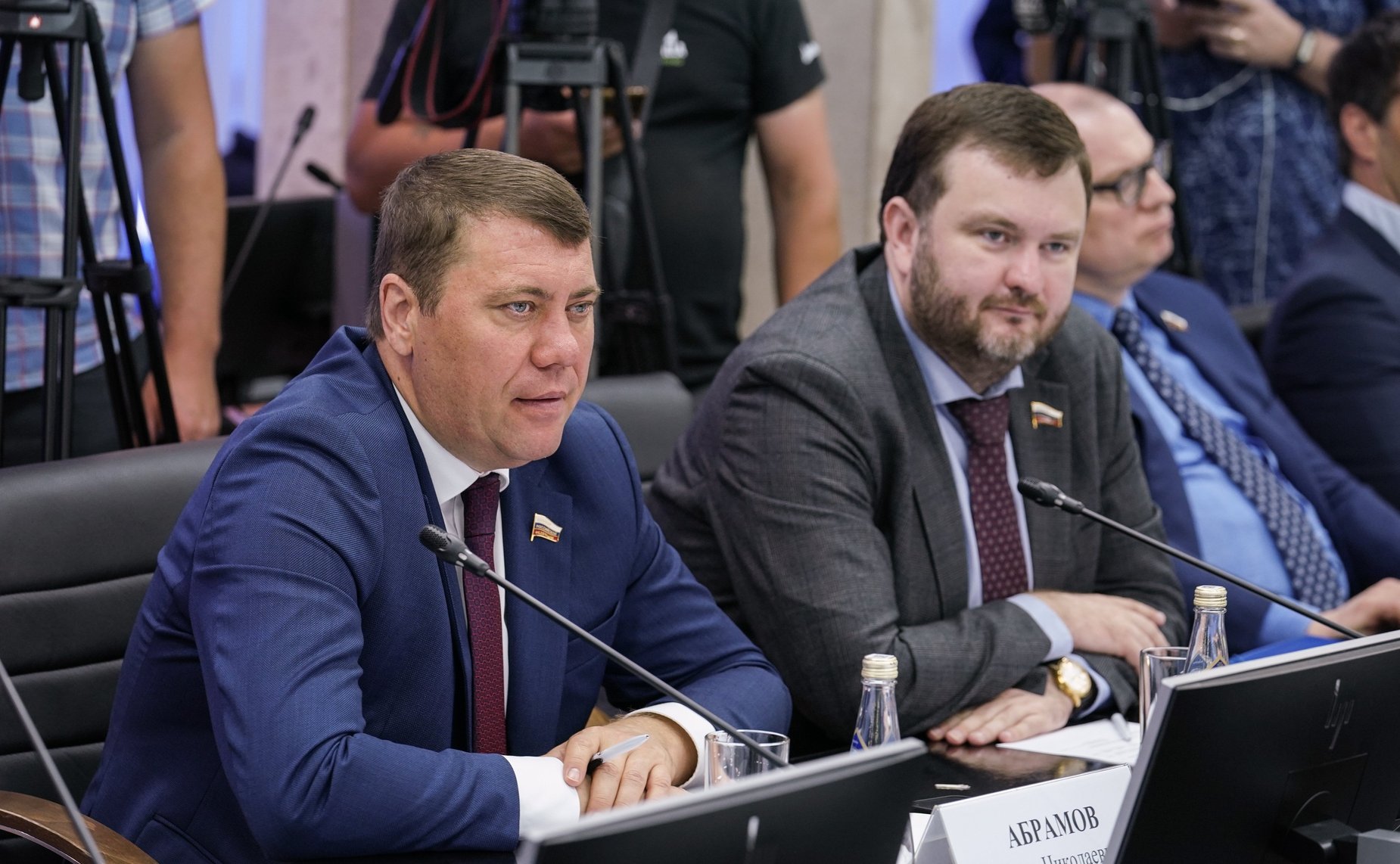 В Самарской области состоялись парламентские слушания «О мерах по созданию производства высоколокализованной конкурентоспособной продукции автомобильной отрасли» (фото Газета «Волжская коммуна»)