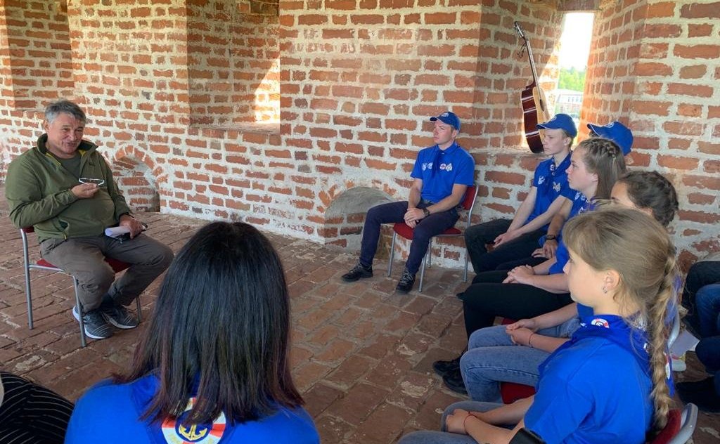 Юрий Воробьев встретился с воспитанниками Молодежного клуба Русского географического общества «Корабелы Прионежья» — участниками водного этапа экспедиции «Вместе по Русскому Северу»