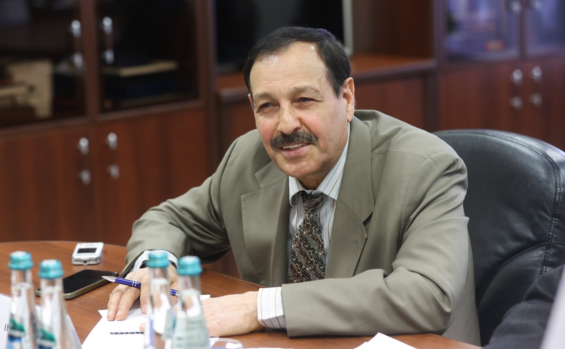 Ильяс Умаханов провел встречу с Чрезвычайным и Полномочным Послом Йеменской Республики в Российской Федерации