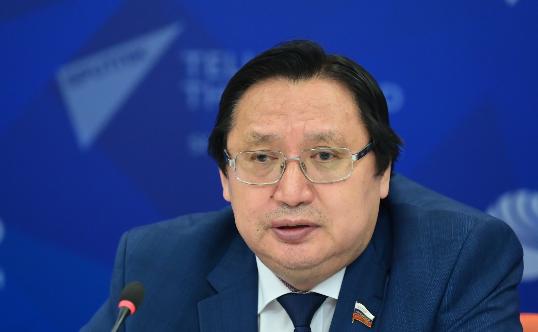 Александр Акимов