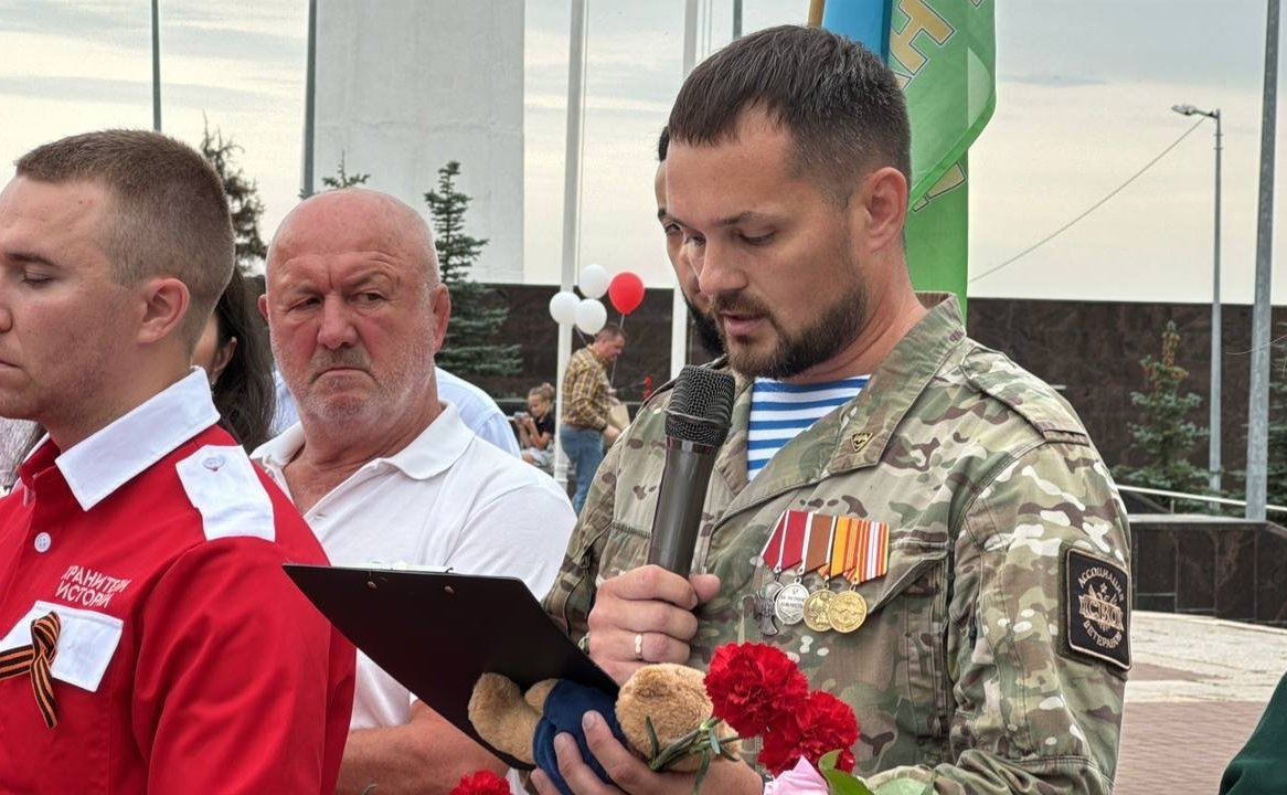 Айрат Гибатдинов почтил память детей — жертв войны в Донбассе