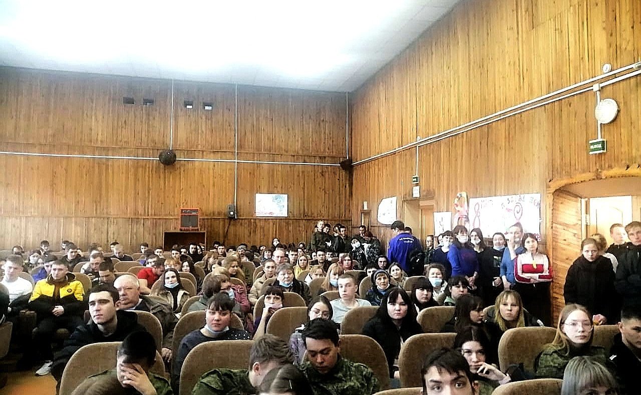 Сергей Михайлов в рамках рабочей поездки в регион встретился с учащимся Нерчинского аграрного техникума