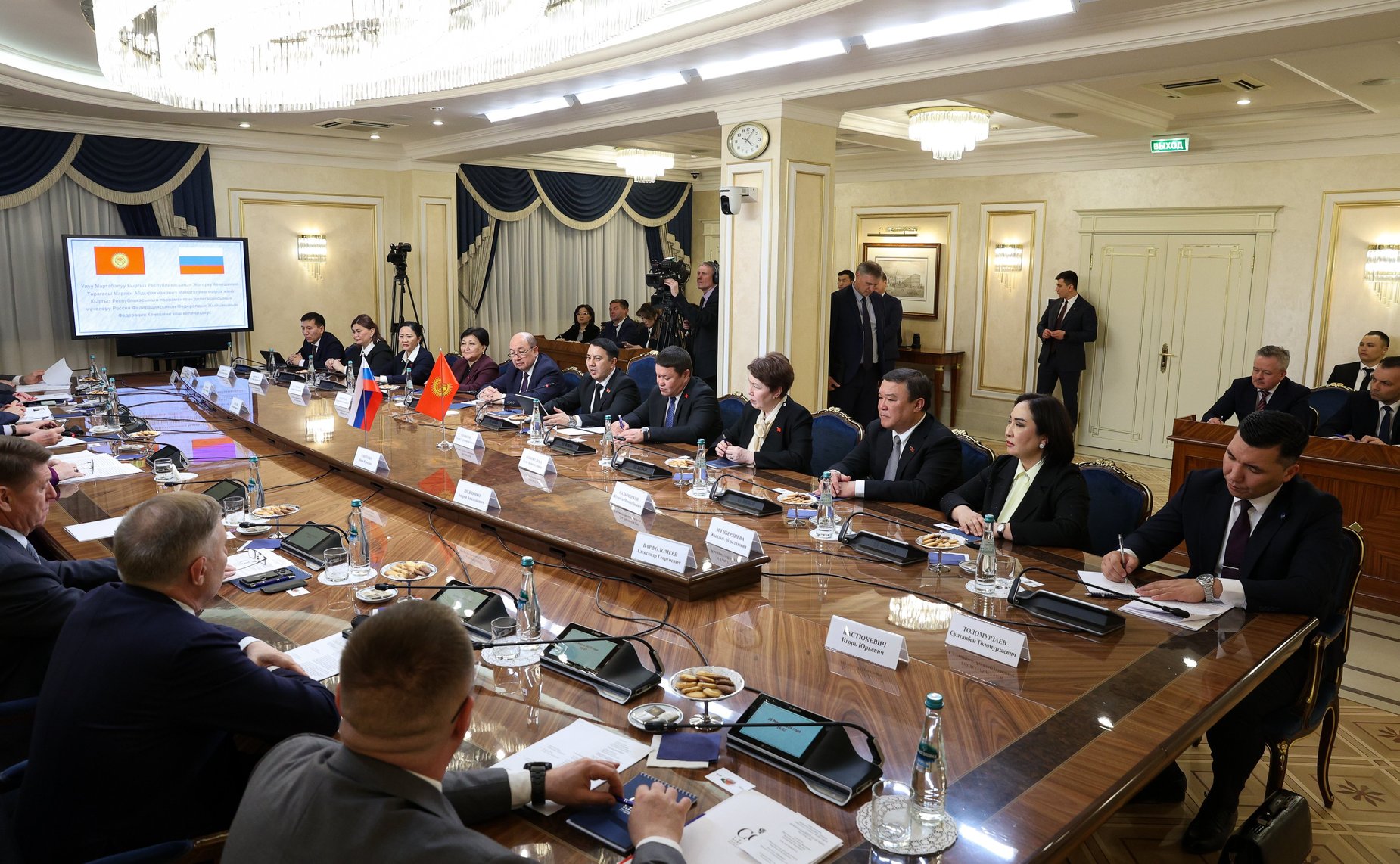 Валентина Матвиенко провела встречу с Председателем Жогорку Кенеша Киргизской Республики Марленом Маматалиевым