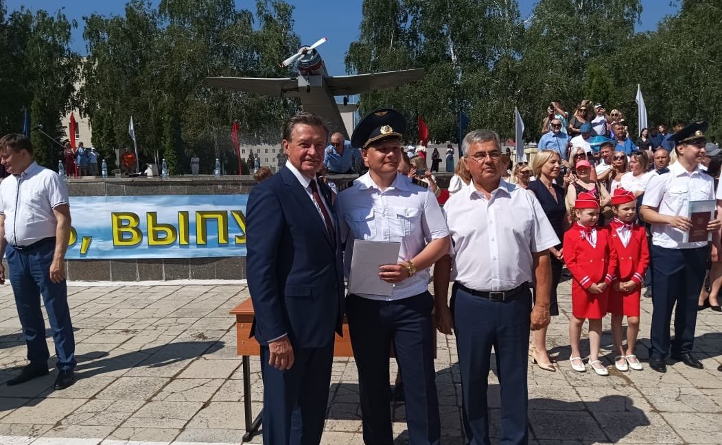 Сергей Рябухин принял участие в торжественной церемонии, посвященной вручению дипломов о высшем образовании выпускникам 2023 года Ульяновского института гражданской авиации имени Главного маршала авиации Б.П. Бугаева