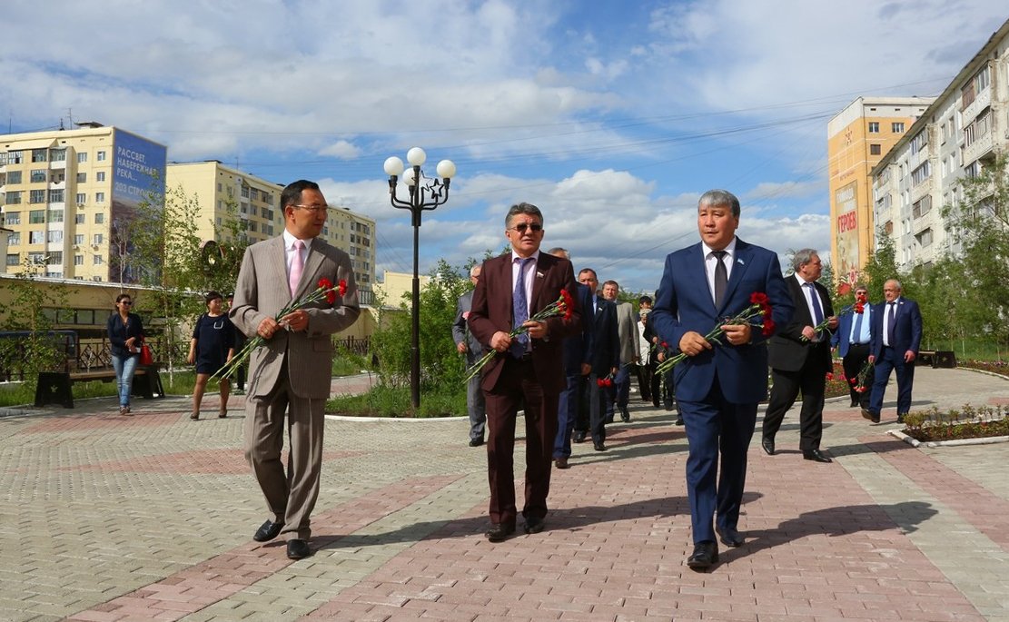 Возложение цветов