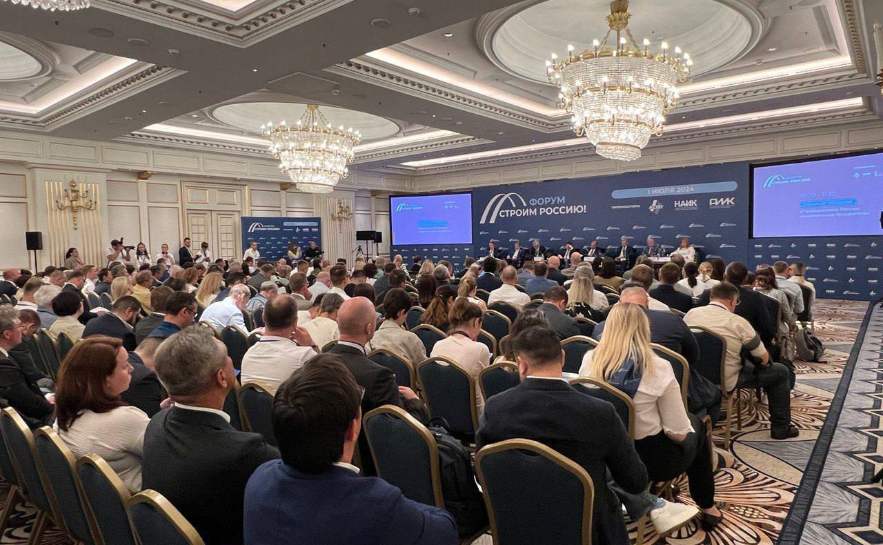 Анатолий Артамонов принял участие в пленарном заседании «Стройкомплекс России: национальные приоритеты»