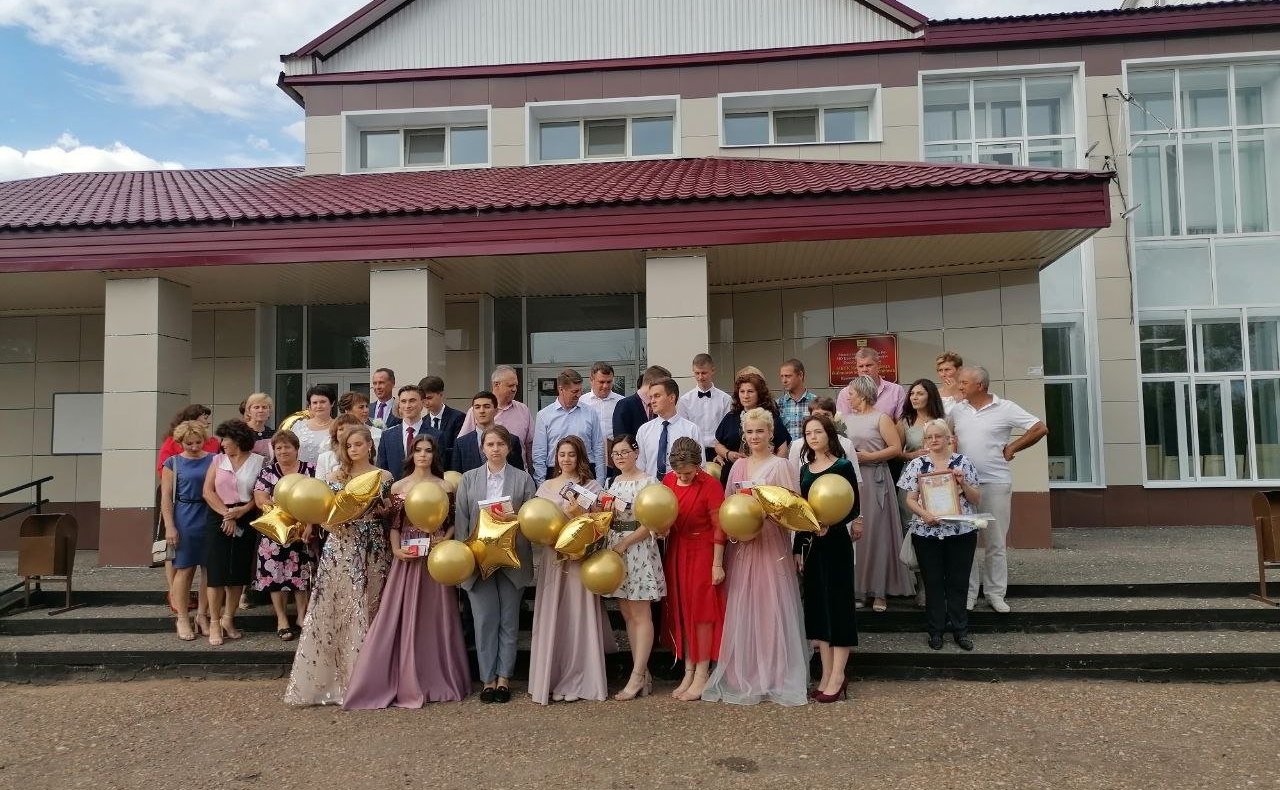 Андрей Шевченко принял участие в церемонии вручения золотых медалей пятнадцати выпускникам школ Красногвардейского района