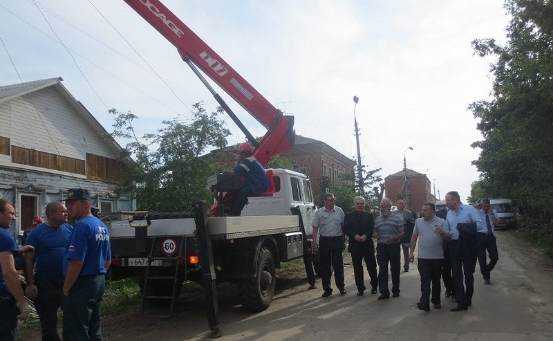 Е. Атанов и А. Чилингаров оценили последствия урагана в г. Ефремов в Тульской области