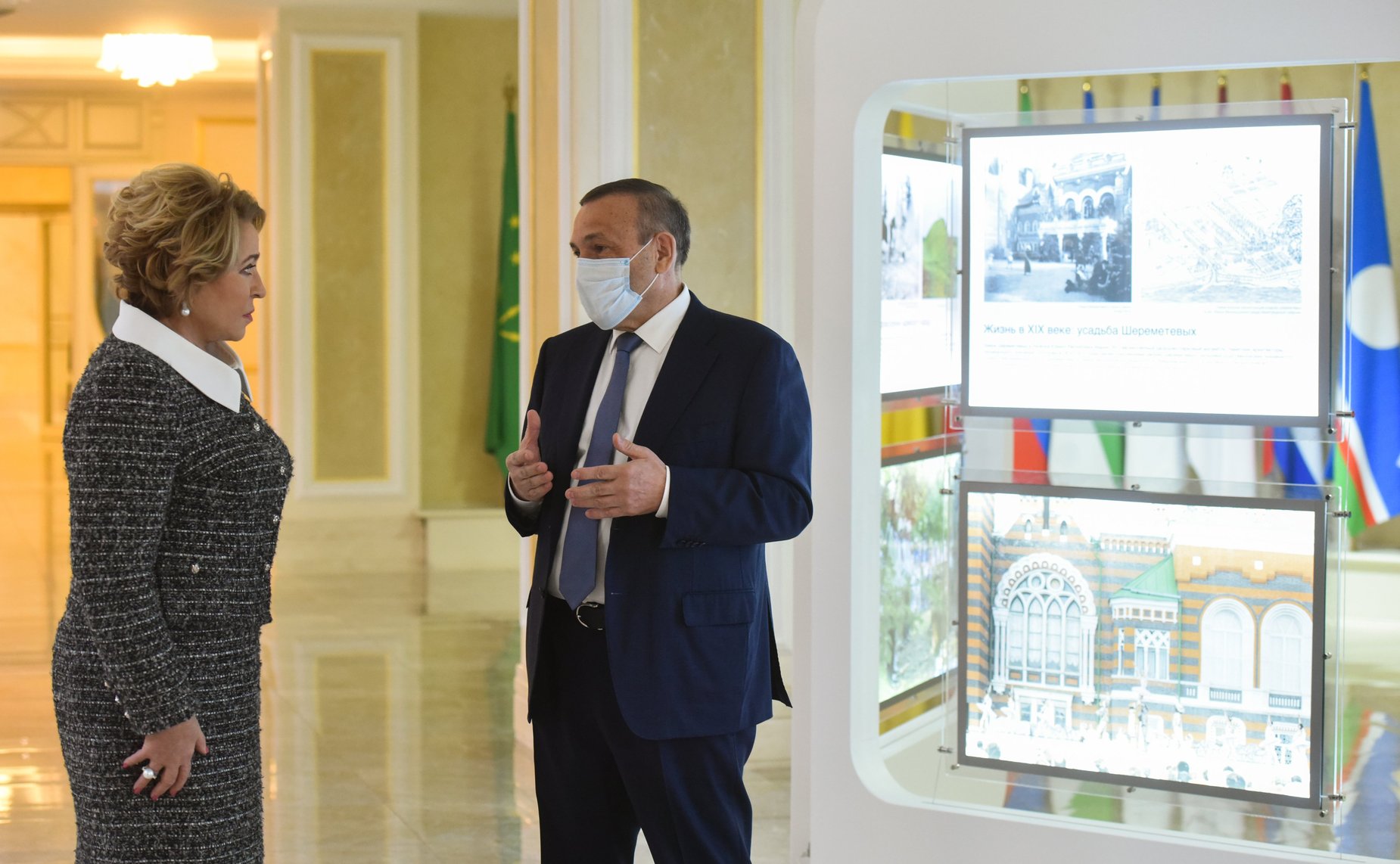 Валентина Матвиенко и глава Александр Евстифеев открыли в верхней палате парламента фотовыставку «100 лет автономии марийского народа»