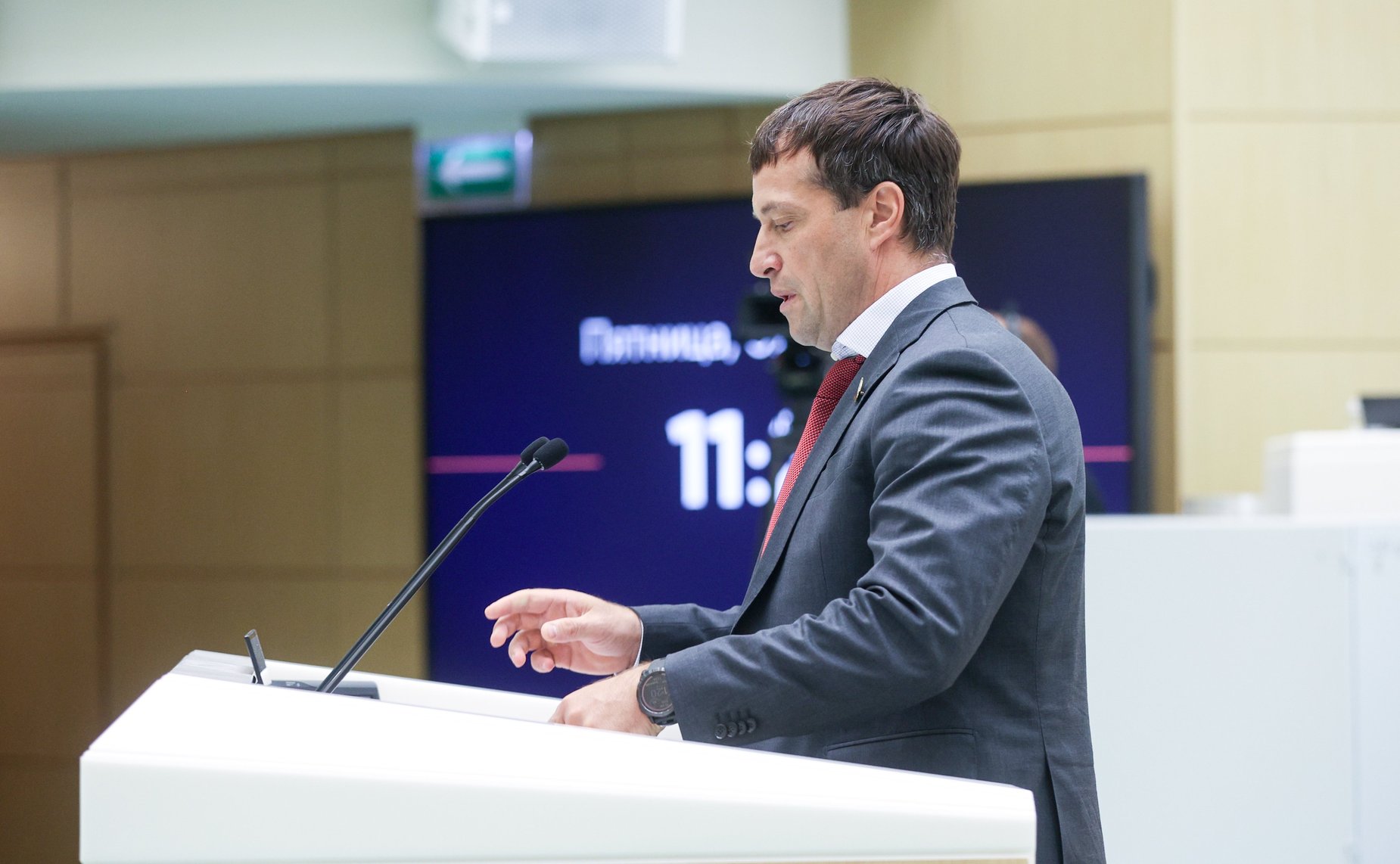 Эдуард Исаков