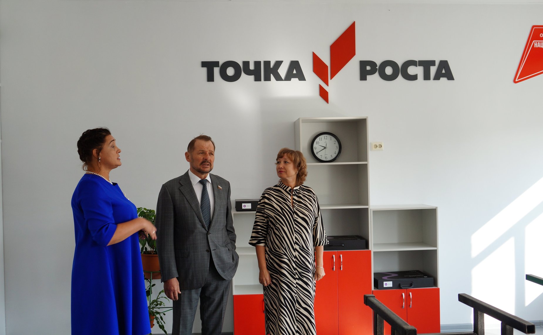 Сергей Белоусов поздравил педагогов и учащихся алтайских школ с началом нового учебного года и Днем знаний