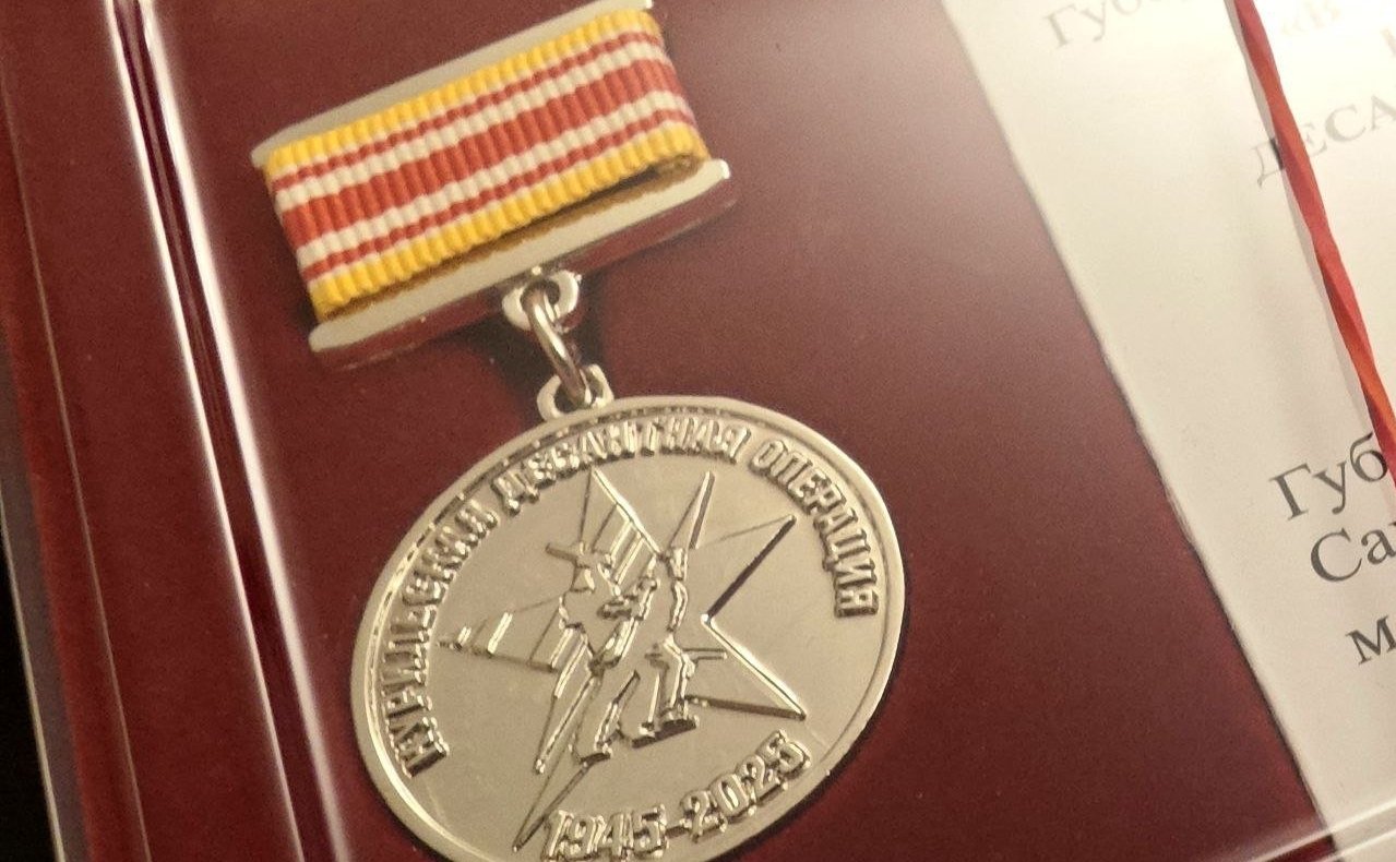 Андрей Хапочкин вручил памятные награды сотрудникам Министерства спорта РФ