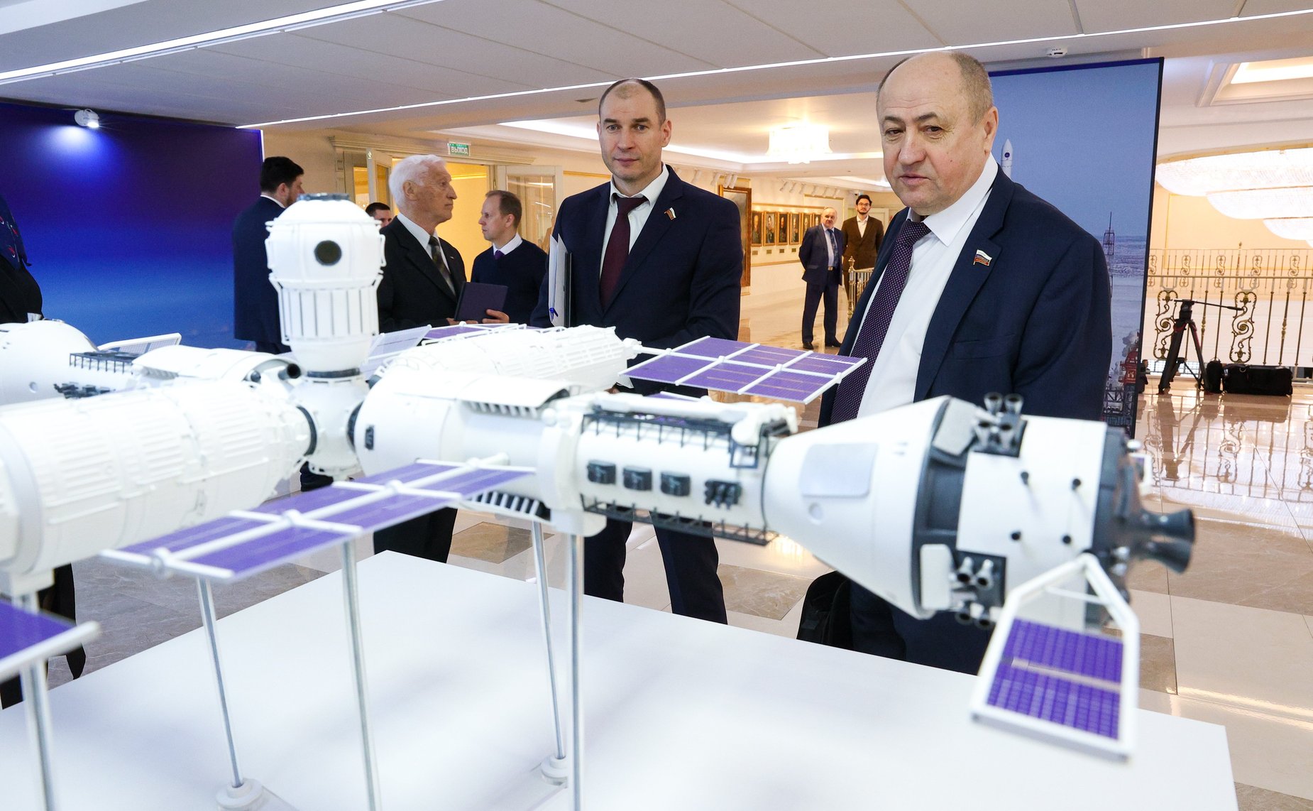 В Совете Федерации состоялось открытие выставки Госкорпорации «Роскосмос»